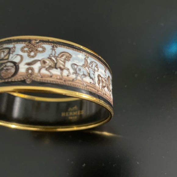 Authentic  vintage Hermès  bracelet lightly worn Small/Medium Hermes Size. - Picture 3 of 3